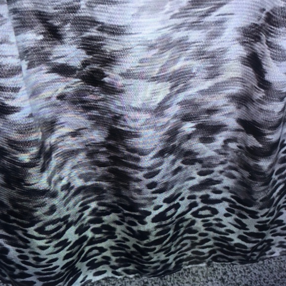 St. John's Bay Men's Taupe and Cream V-Neck Pullover Sweater - Picture 5 of 6